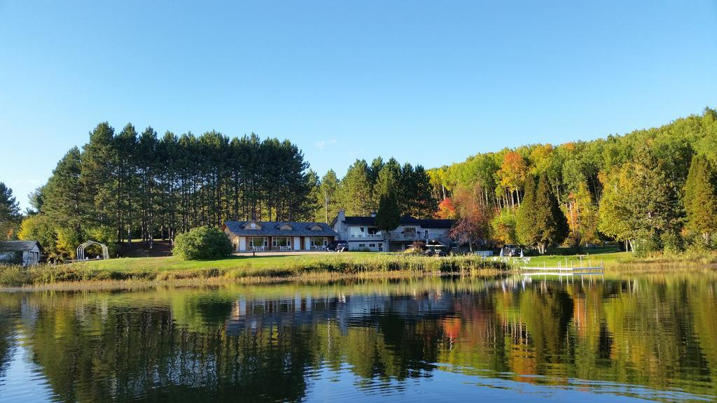 Barry'S Bay Golf Resort Barrys Bay Zewnętrze zdjęcie