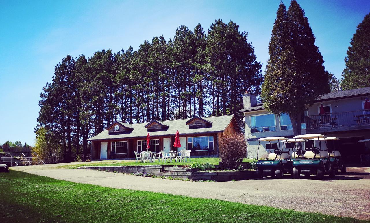 Barry'S Bay Golf Resort Barrys Bay Zewnętrze zdjęcie